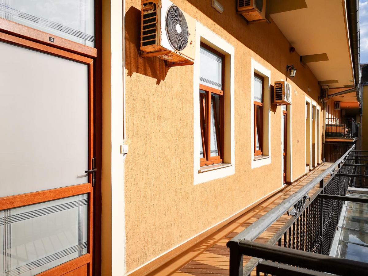 FilinHome Dunavska Studio 3 - Ferienwohnung Novi Sad