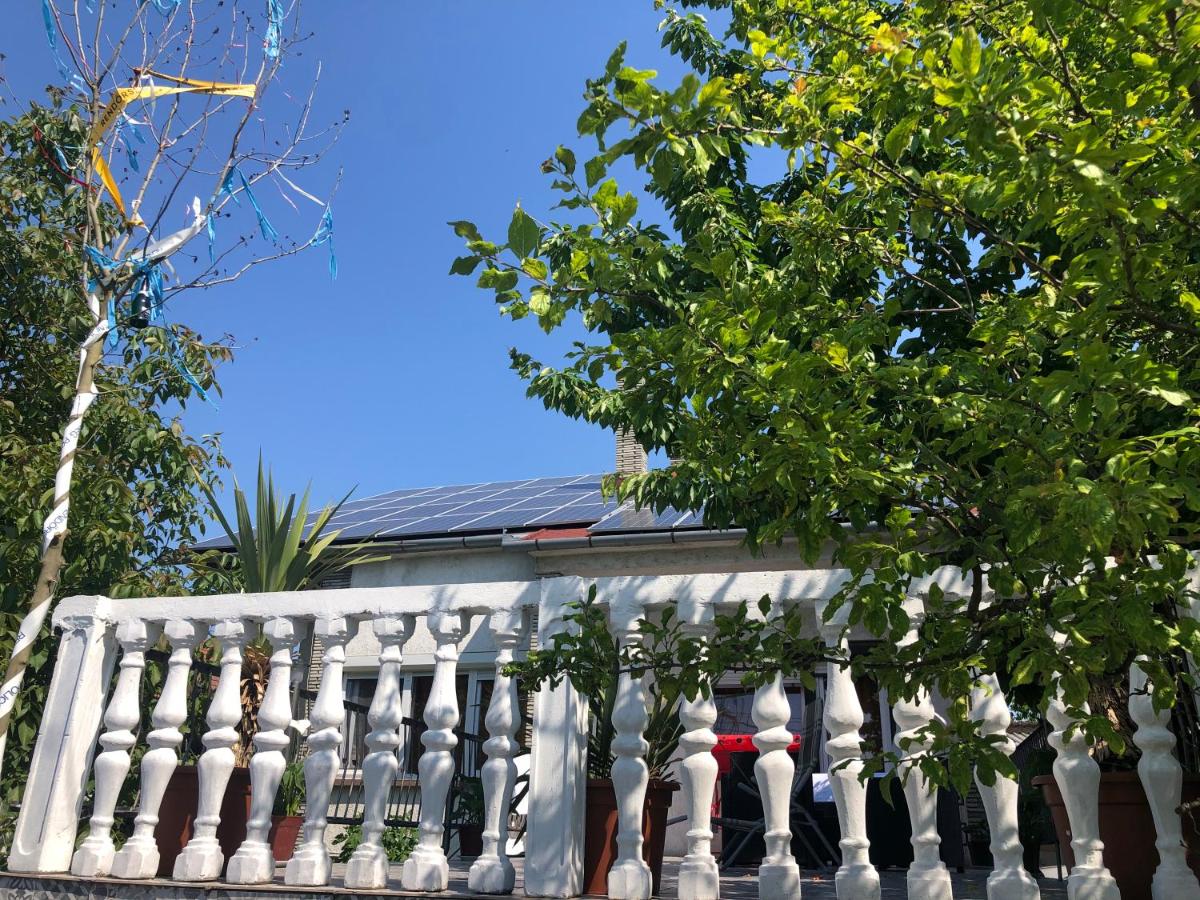 Jesolo Apartmanház - B&B Balatonkeresztúr