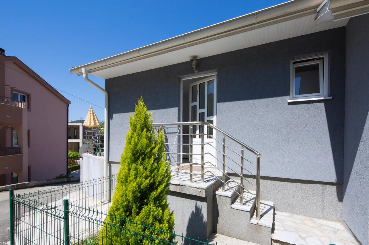 Bungalow with Garden View