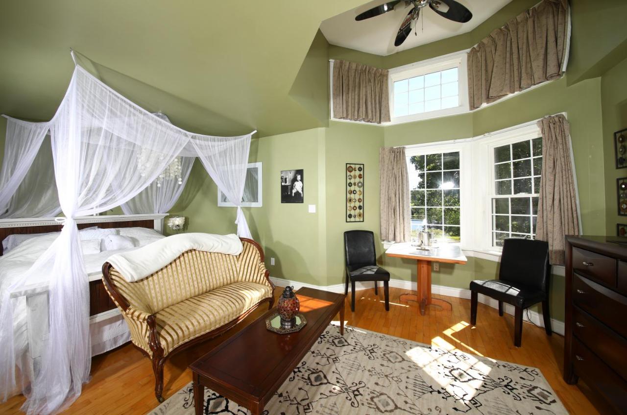 Executive King Room with Spa Bath