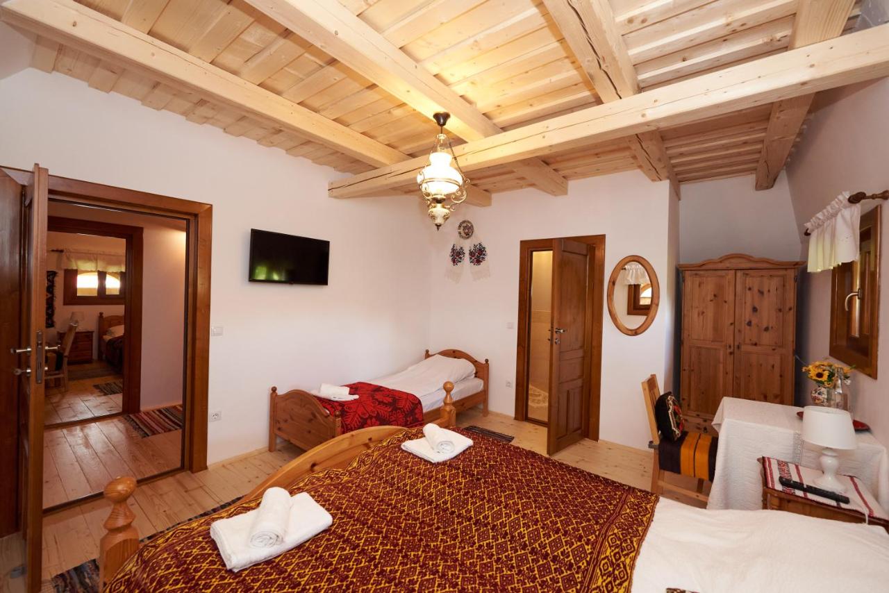 Deluxe Room (2 Adults + 1 Child)