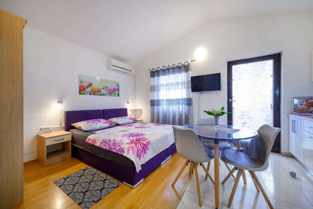 Estudio con balcón y vistas al mar