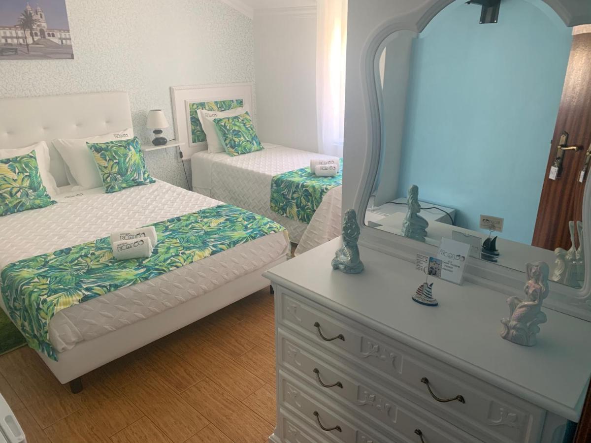 Deluxe Zimmer (2 Erwachsene & 1 Kind)