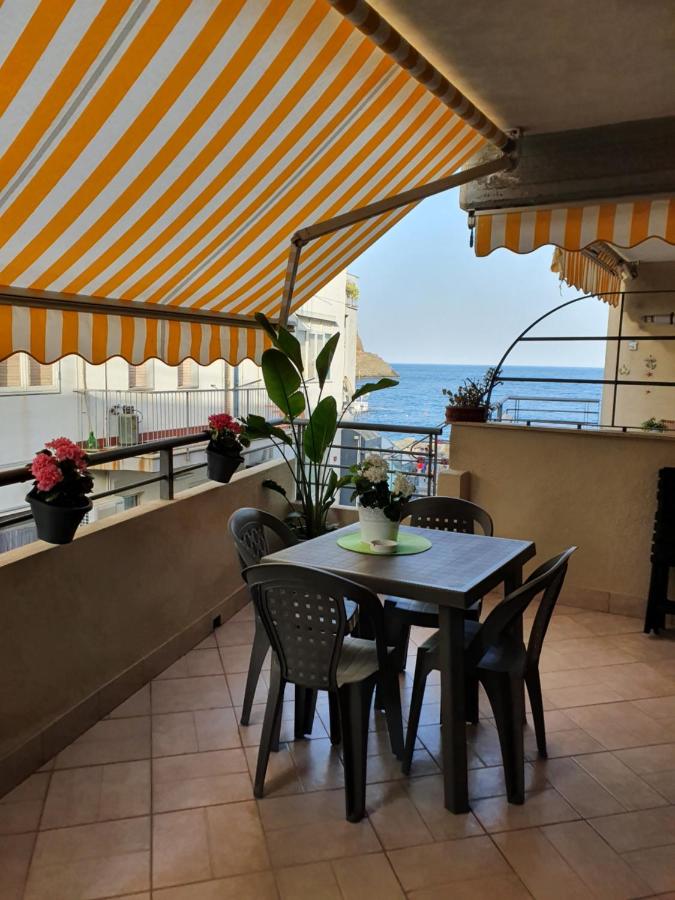 Casa vacanze Aci Trezza in front of the sea - B&B Aci Castello