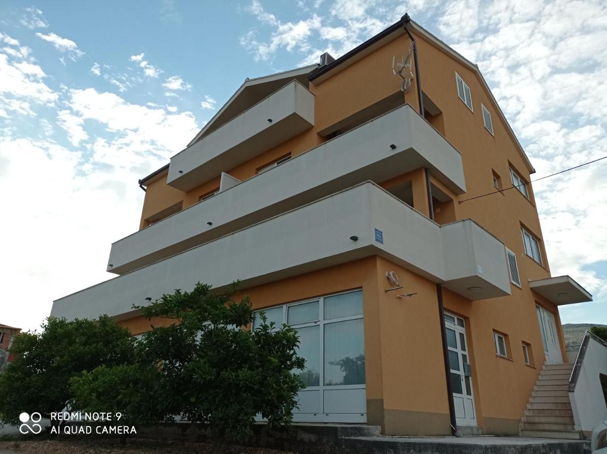 Studio apartment with balcony - B&B