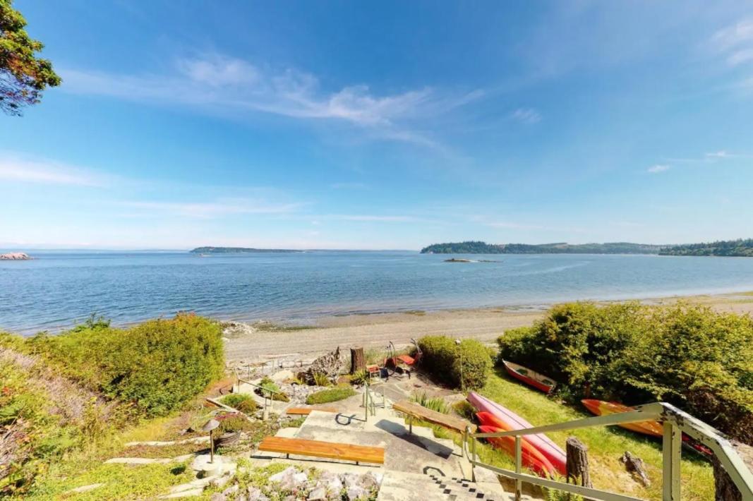 B&B Port Ludlow - Private Beach - Port Ludlow Beach Cottage on Puget Sound - Bed and Breakfast Port Ludlow