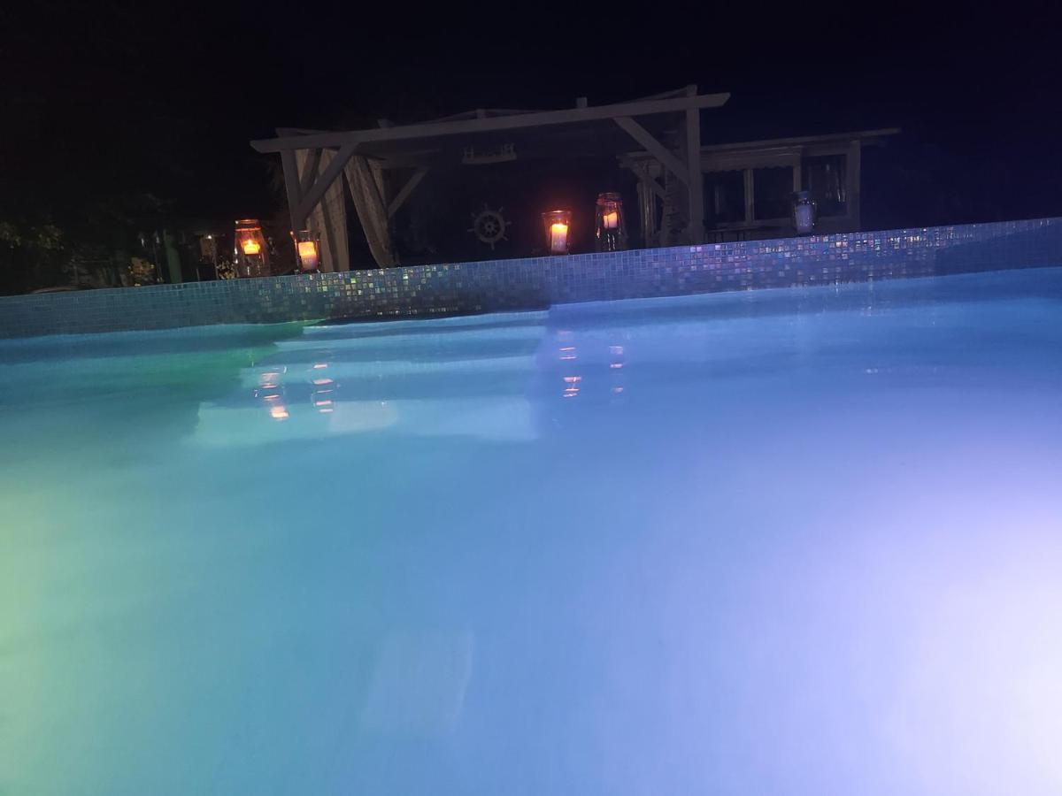 Camera Queen con Vista Piscina