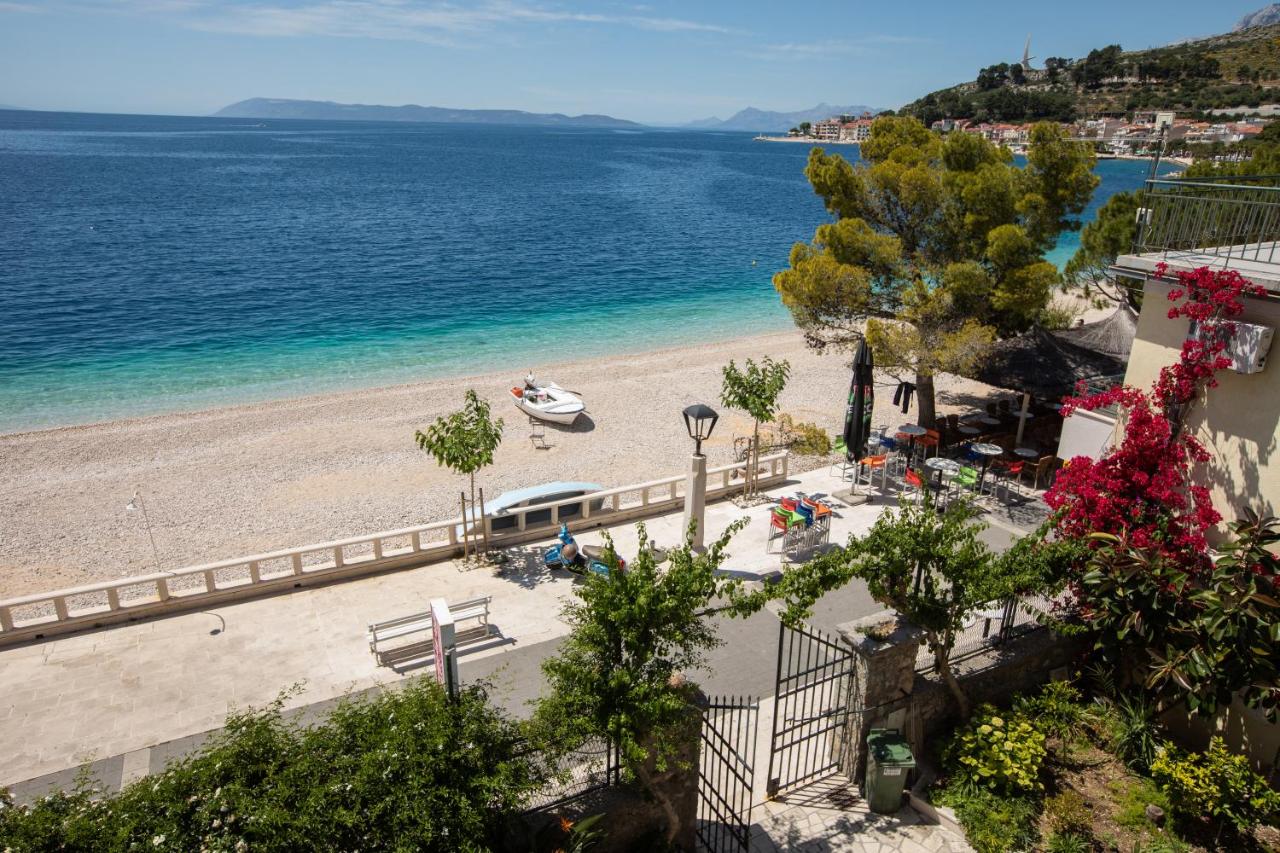 Beach front Apartment - Bed and Breakfast Podgora