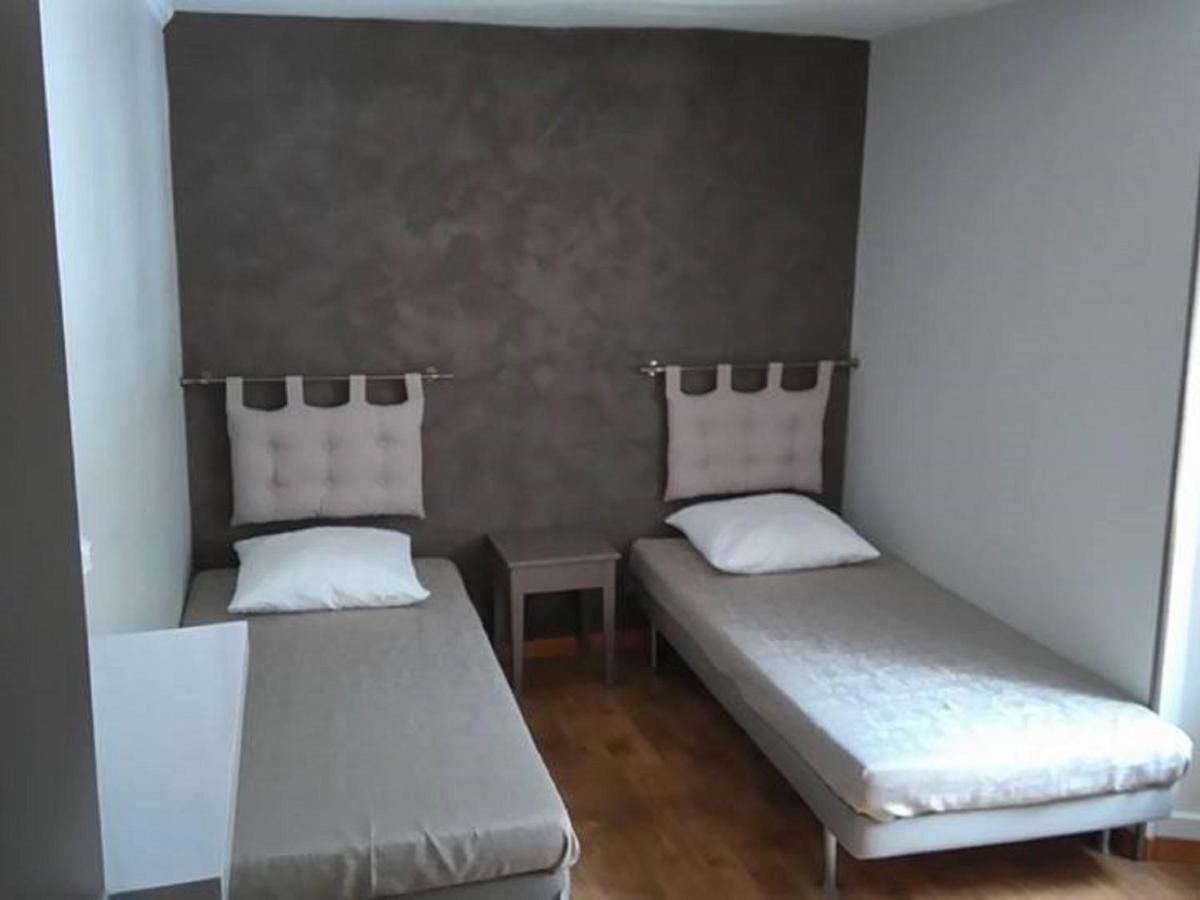 Standard Twin Room with Shared Bathroom