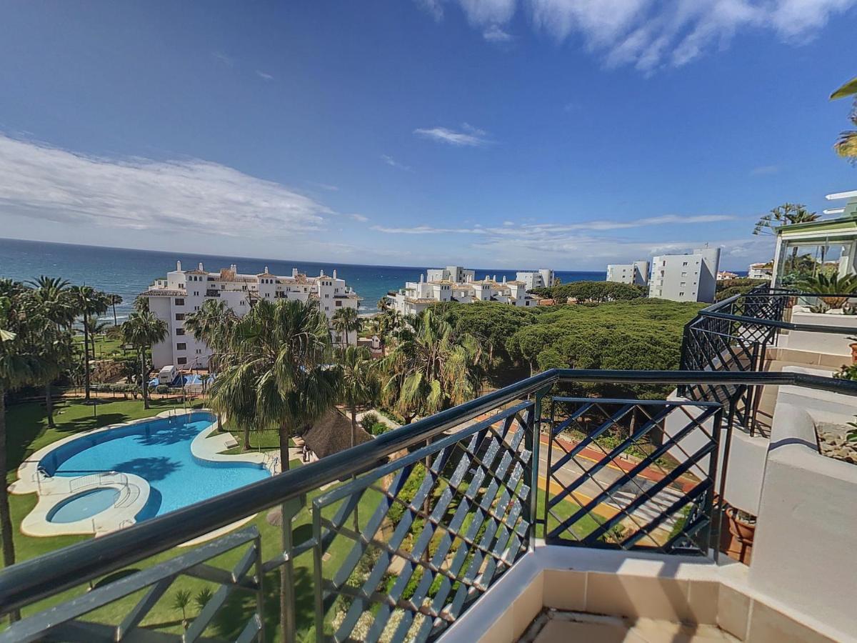 Frontline Beach Penthouse in Mi Capricho - B&B