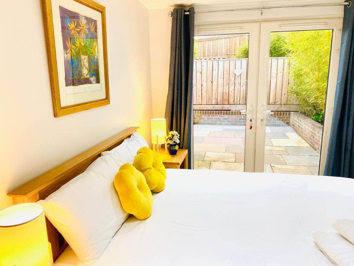 B&B Haywards Heath - Amber Lodge Hickstead-C - Bed and Breakfast Haywards Heath