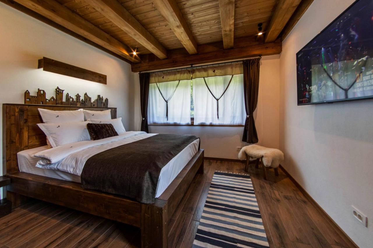 Three-Bedroom Apartment with Mountain View