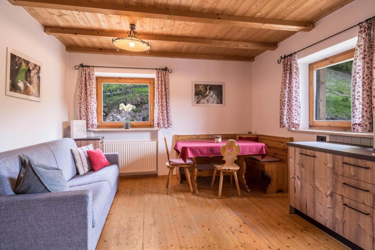 B&B Hafling - Ferienwohnung Stockrose Nusserhof - Bed and Breakfast Hafling