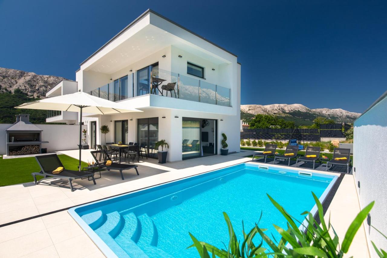 Villa Supernus II with Heated Pool - B&B