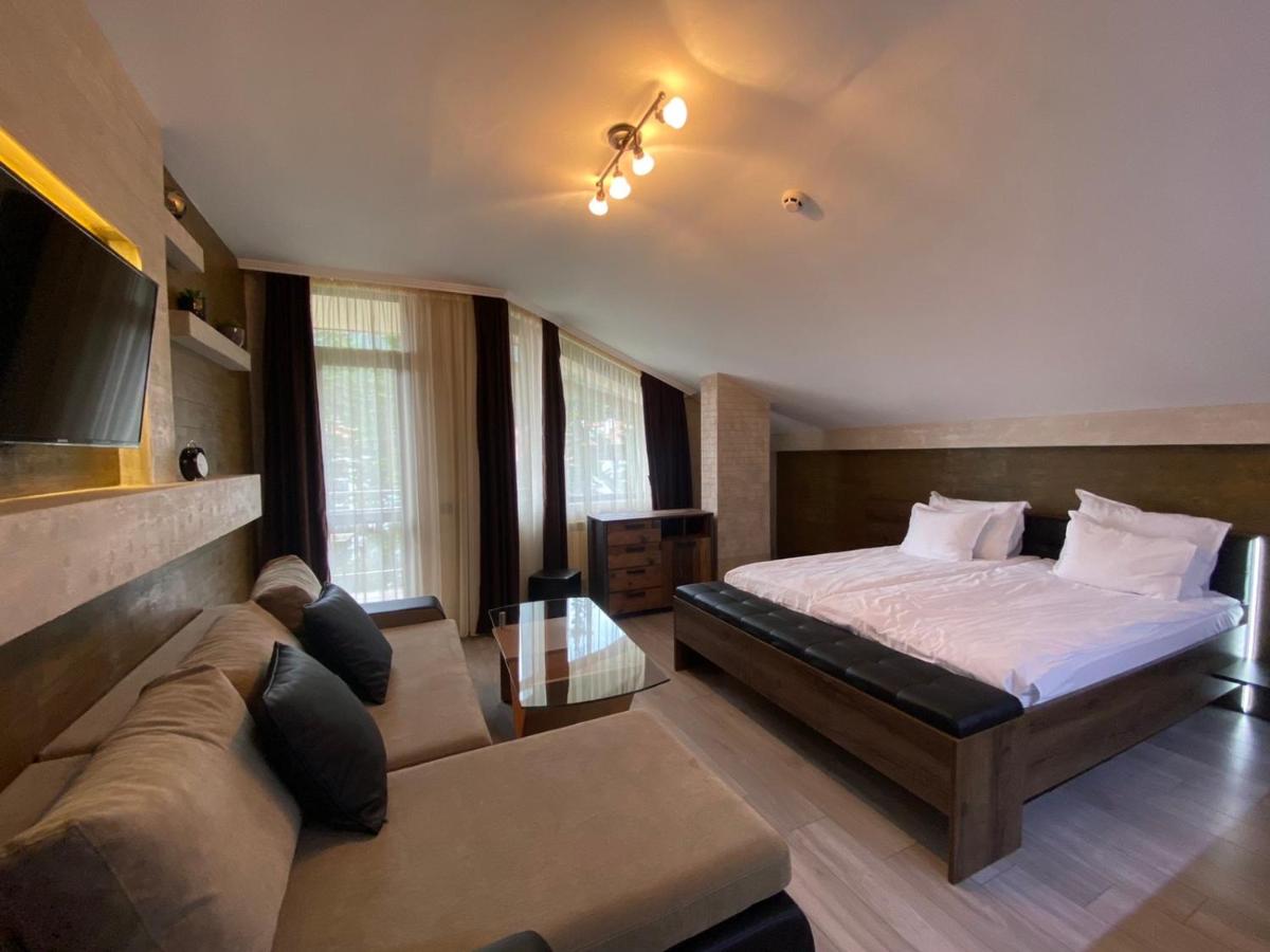 Deluxe 707 - B&B