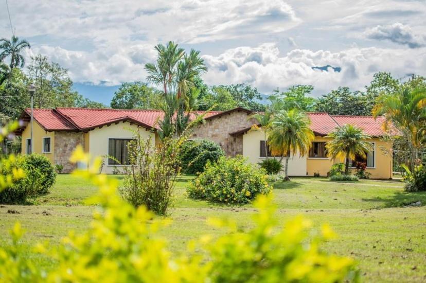 Linda casa de verano con amplias zonas verdes - Ferienwohnung San Isidro