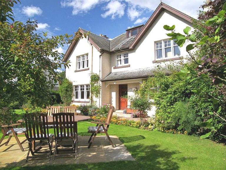 Dalgreine Guest House - Bed and Breakfast