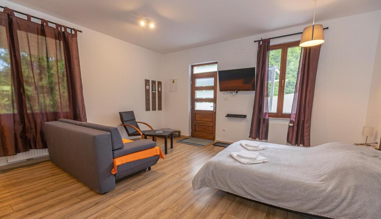 Deluxe Studio with Jacuzzi 