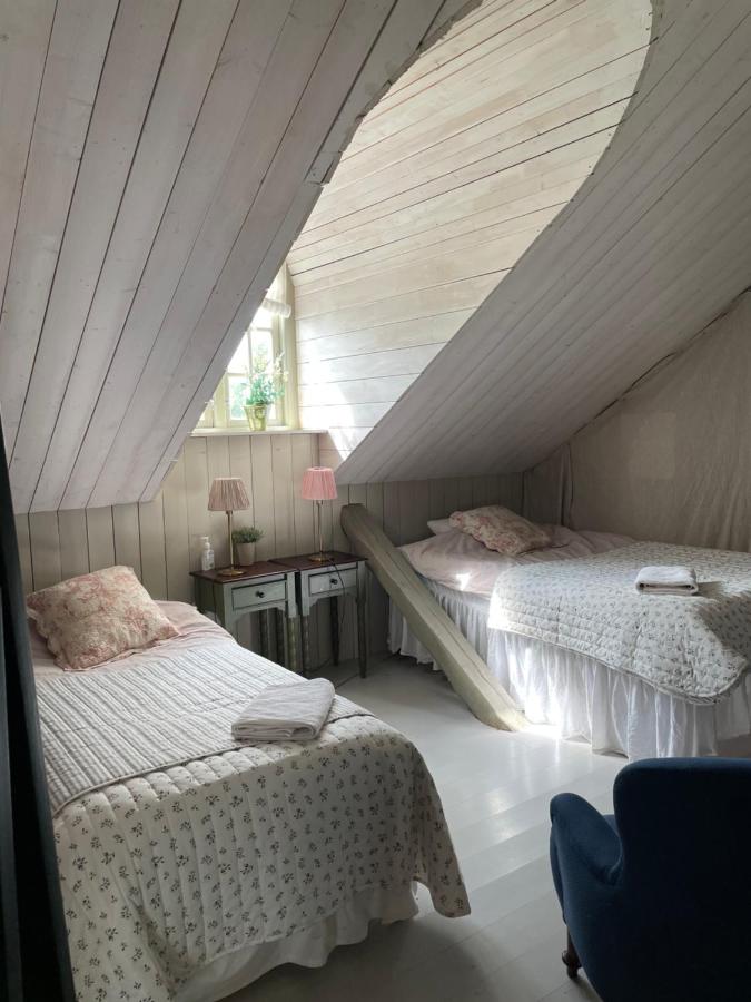 Standard Double Room with Shared Bathroom