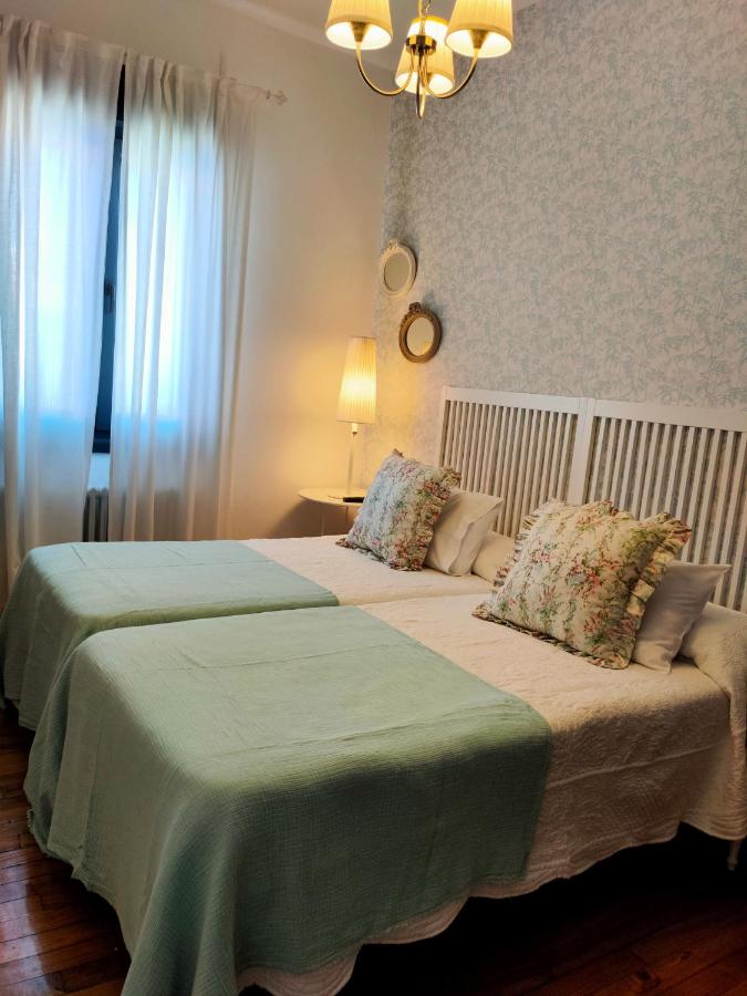 Zweibettzimmer mit Bad