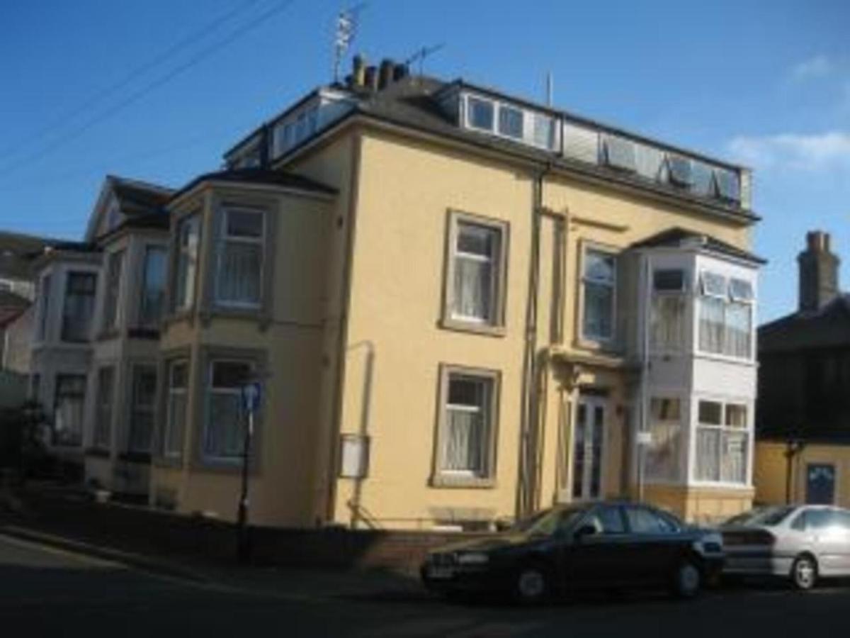 2 berth ground floor flat Apsley 2 - B&B