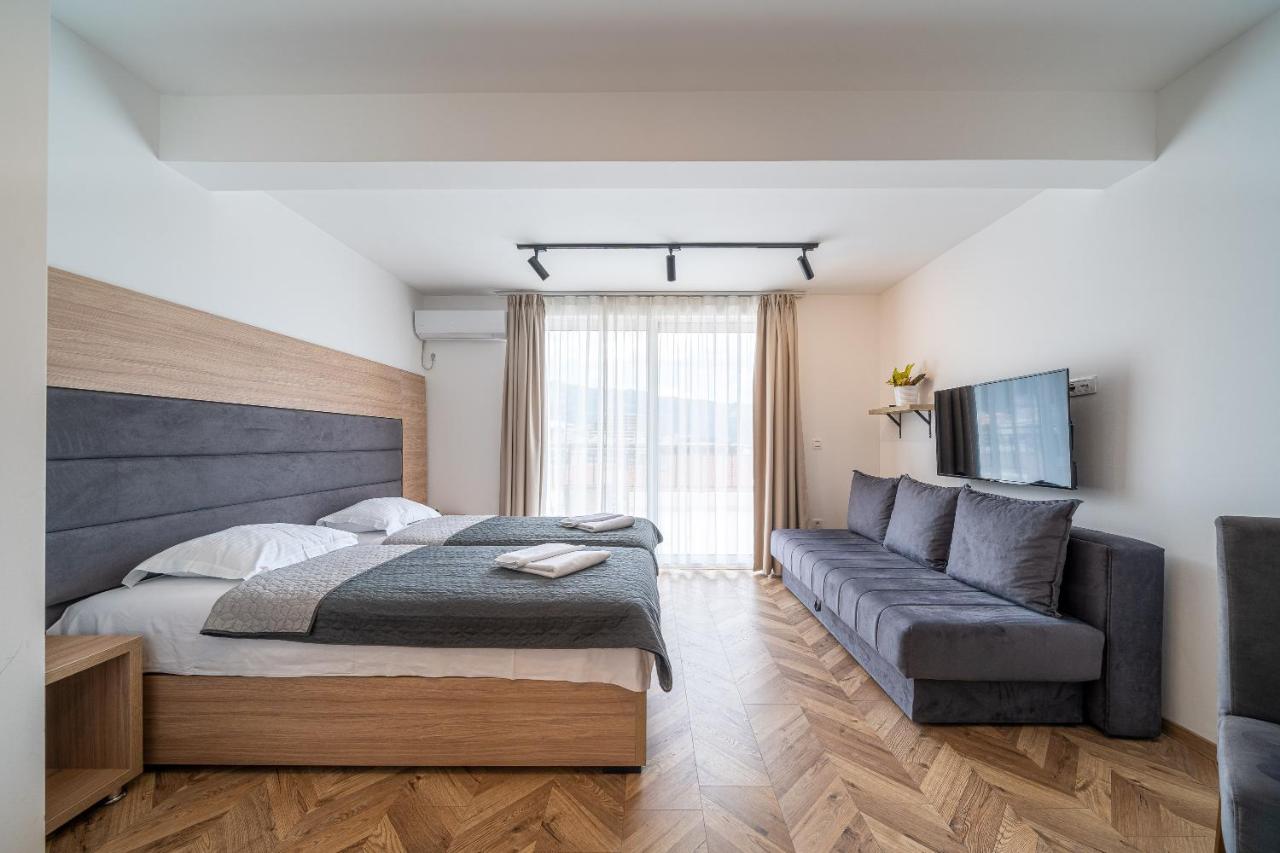 Studio Apartment with Terrace