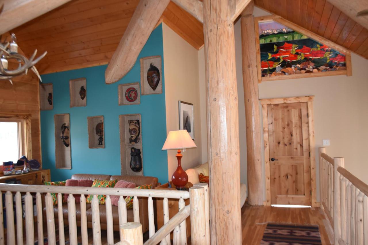 Family Room with Mountain View