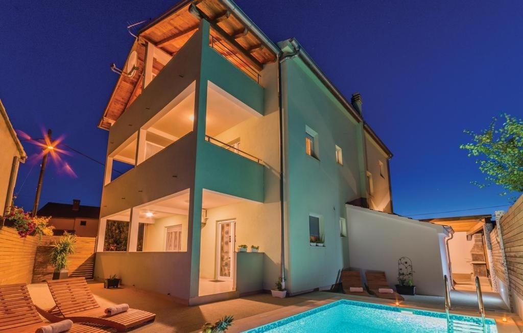 Apartment in Pakoštane with pool access, terrace, air conditioning, Wi-Fi, 3548-2 - B&B