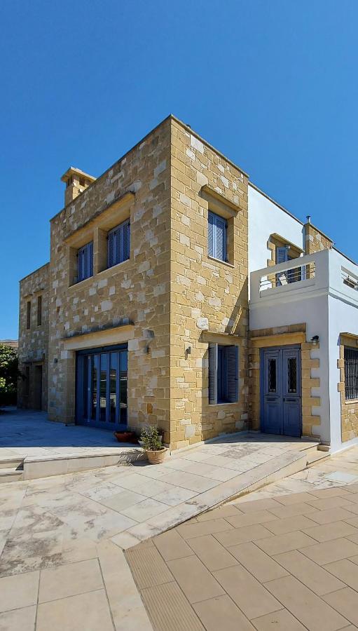 Villa "Thealia", 430 m2 with swimmg pool - sea view - B&B Kíssamos