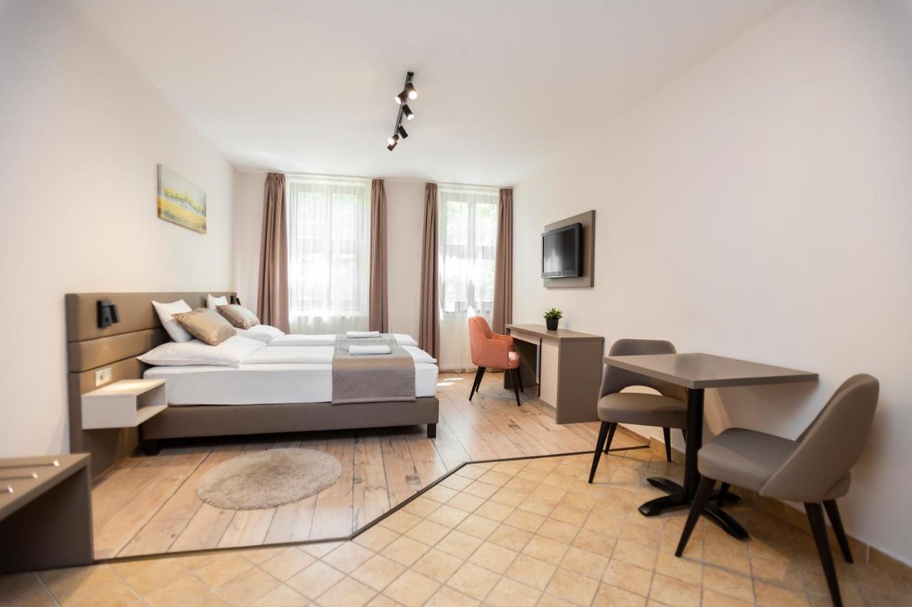 Studio (2 Adults)