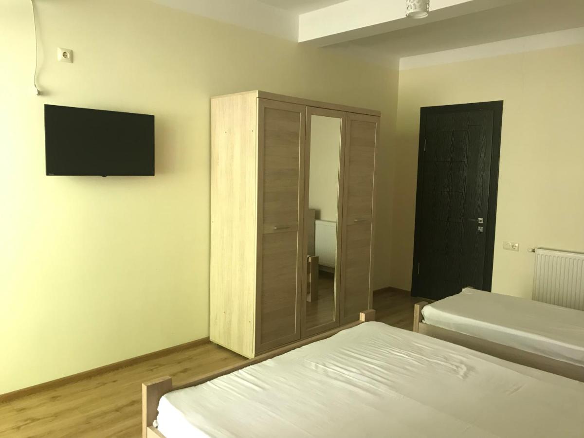 Dreibettzimmer mit Bergblick