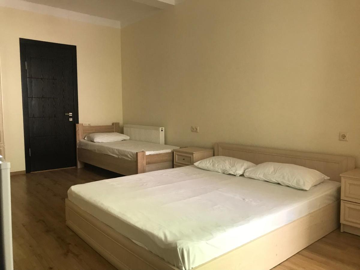 Dreibettzimmer mit Bergblick