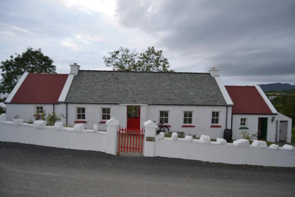 B&B Buncrana - Cecil's Cottage, Ballynary, Buncrana by Wild Atlantic Wanderer - Bed and Breakfast Buncrana