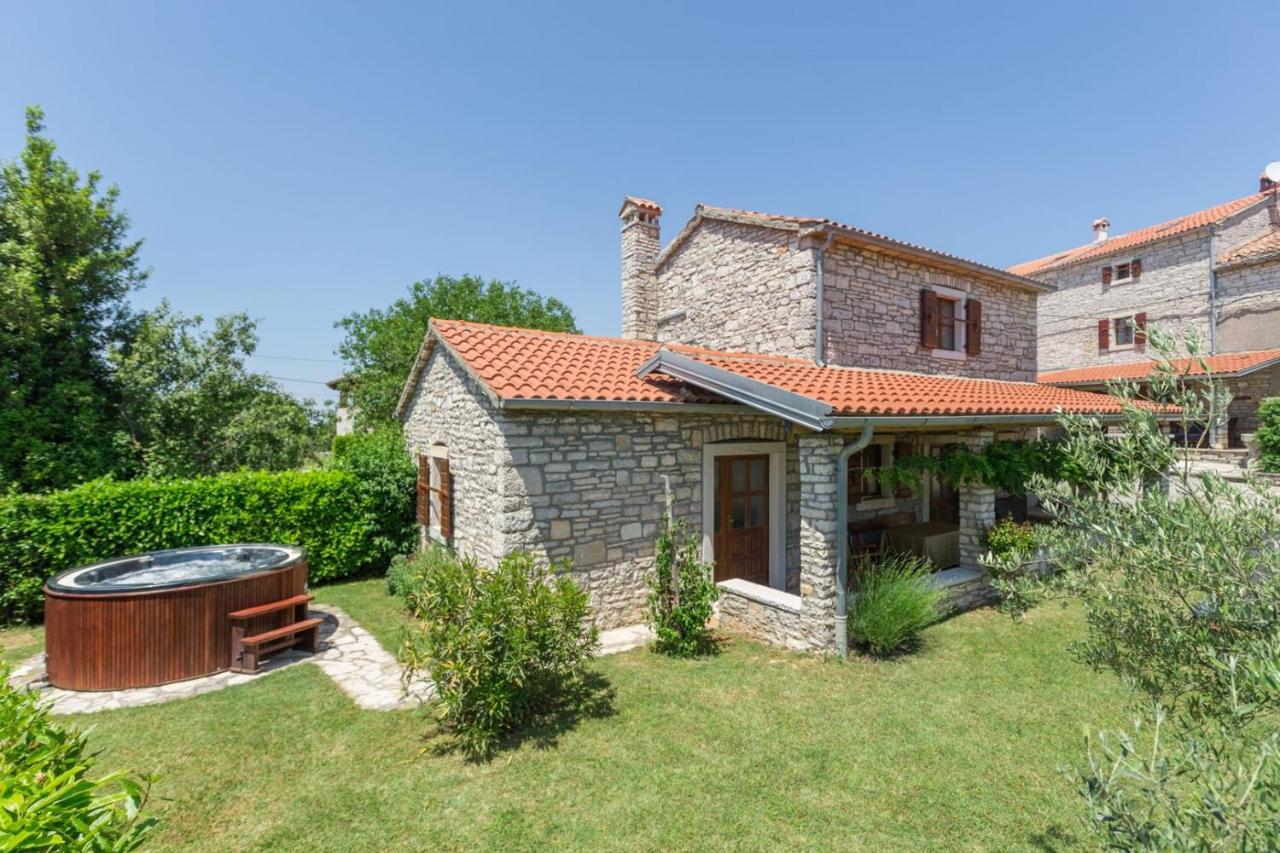 Holiday Homes Ana and Maria - B&B Kanfanar