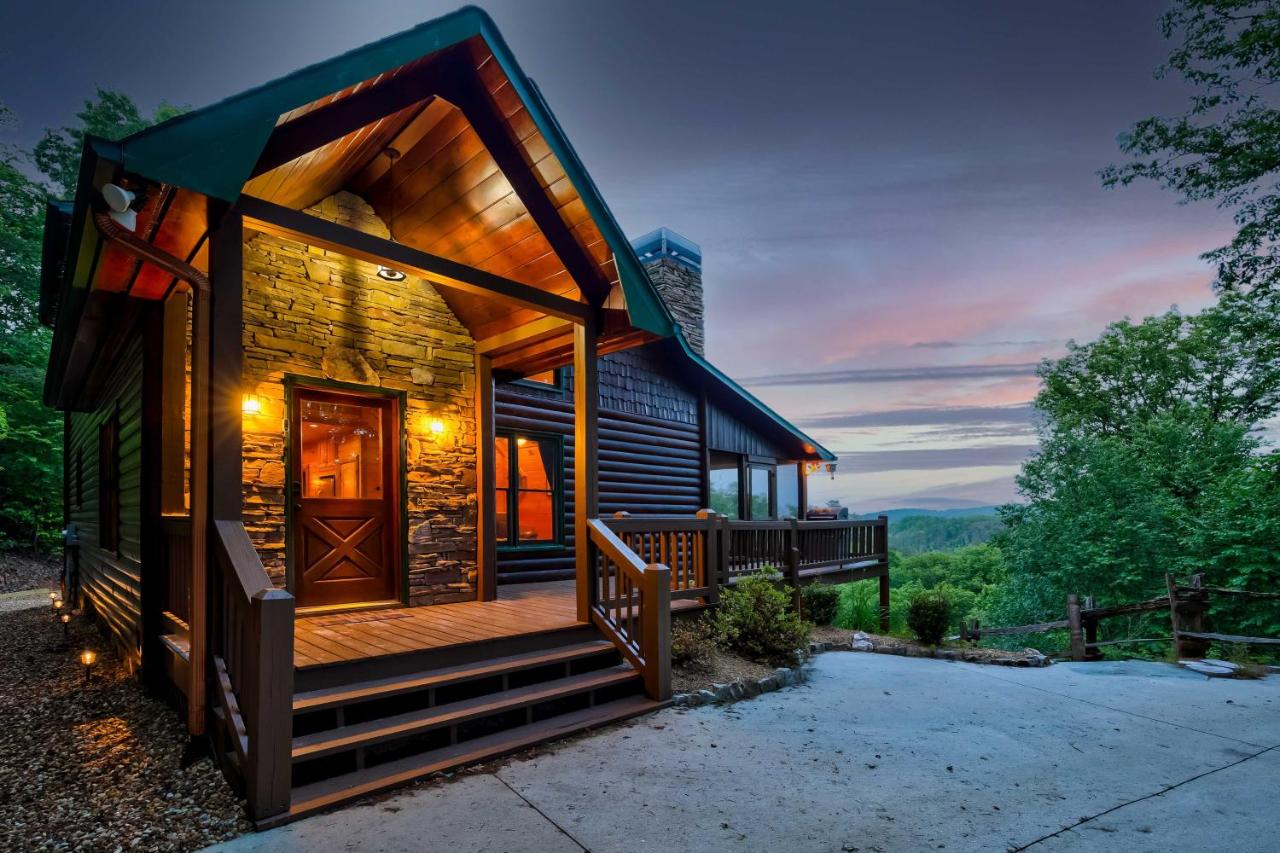 Luxe Blue Ridge Cabin Chasing Dreams with Hot Tub - Ferienwohnung
