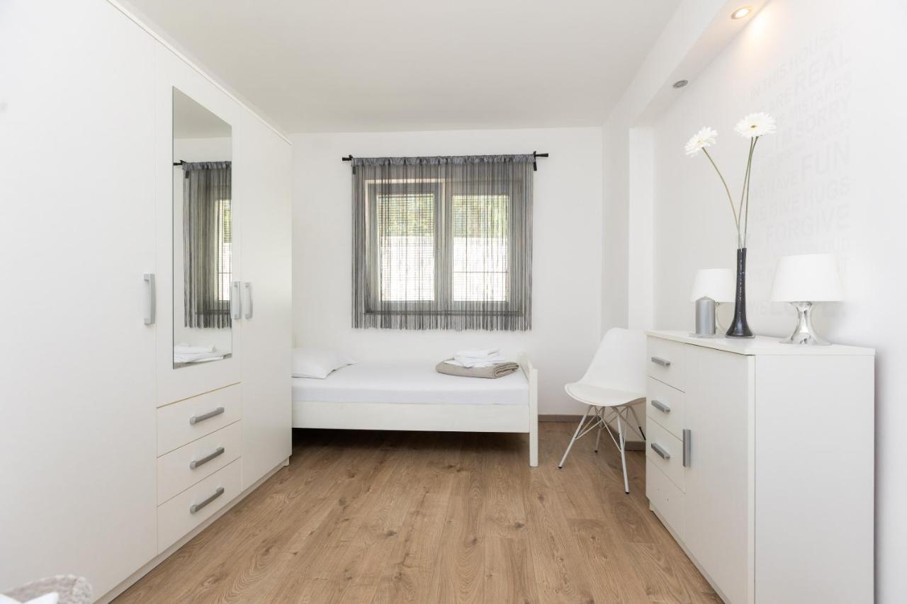 Appartamento con 2 Camere da Letto, Terrazza e Vista Mare