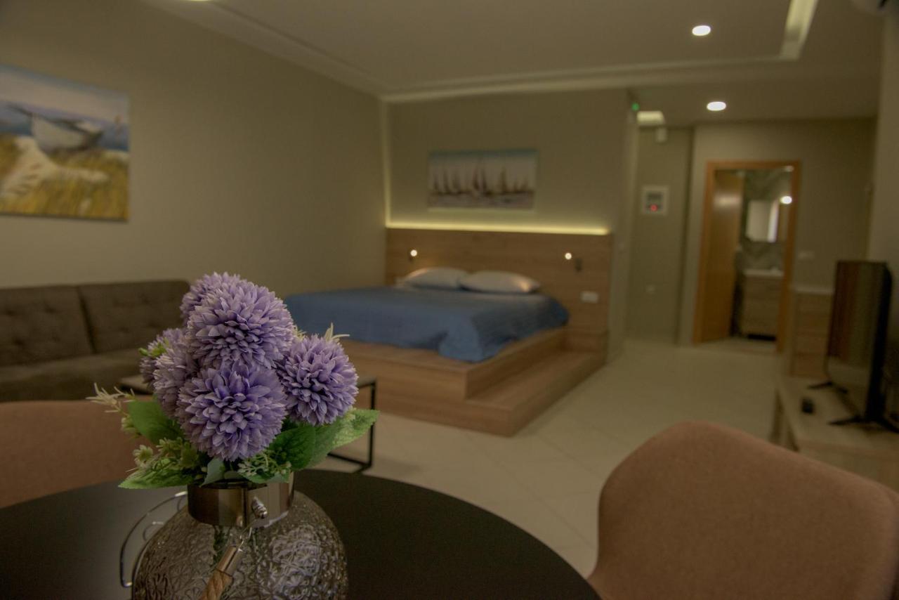 Rafaela Apartments - Ferienwohnung Astrinó