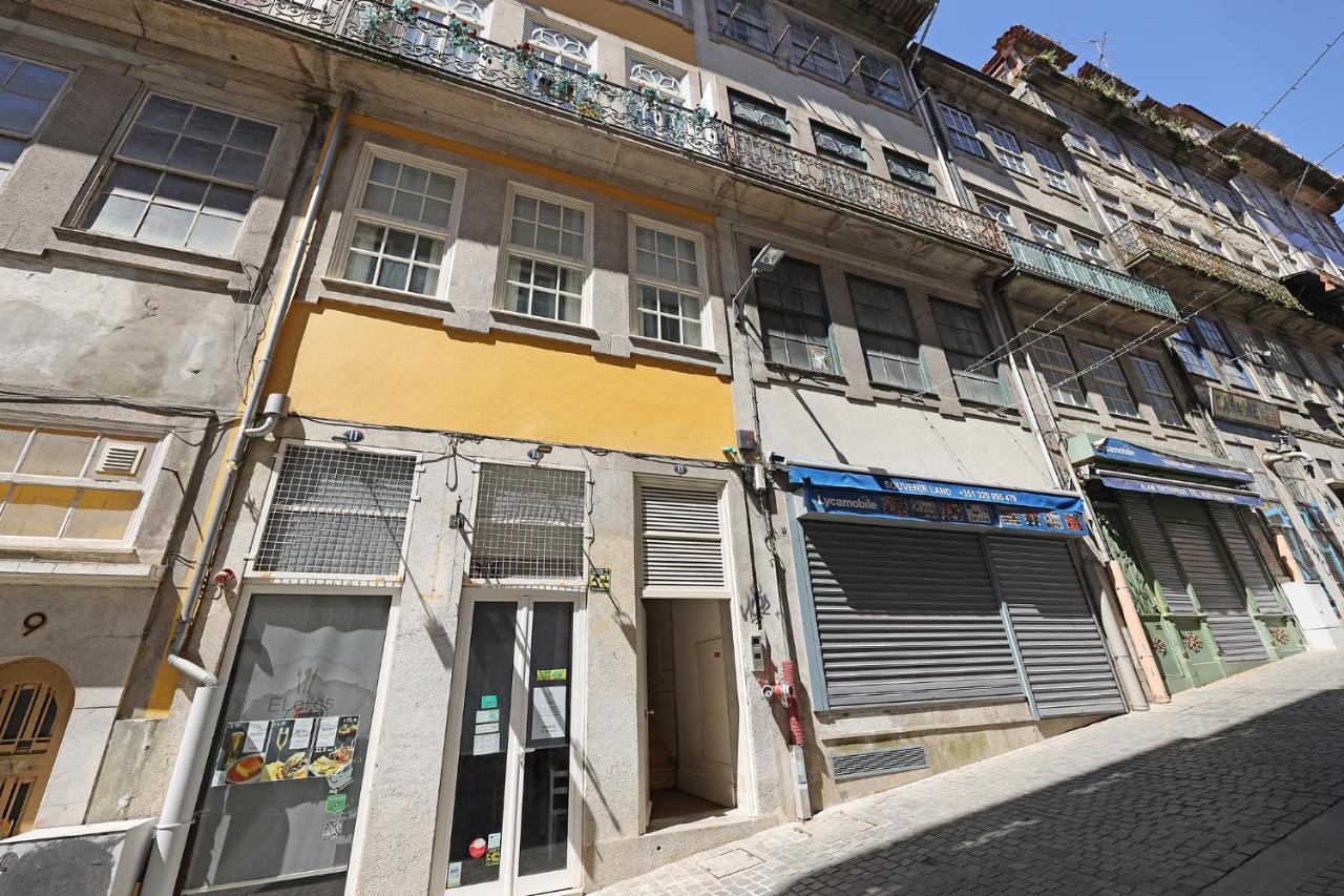 FLH Porto Traditional Studio with Terrace - B&B Oporto