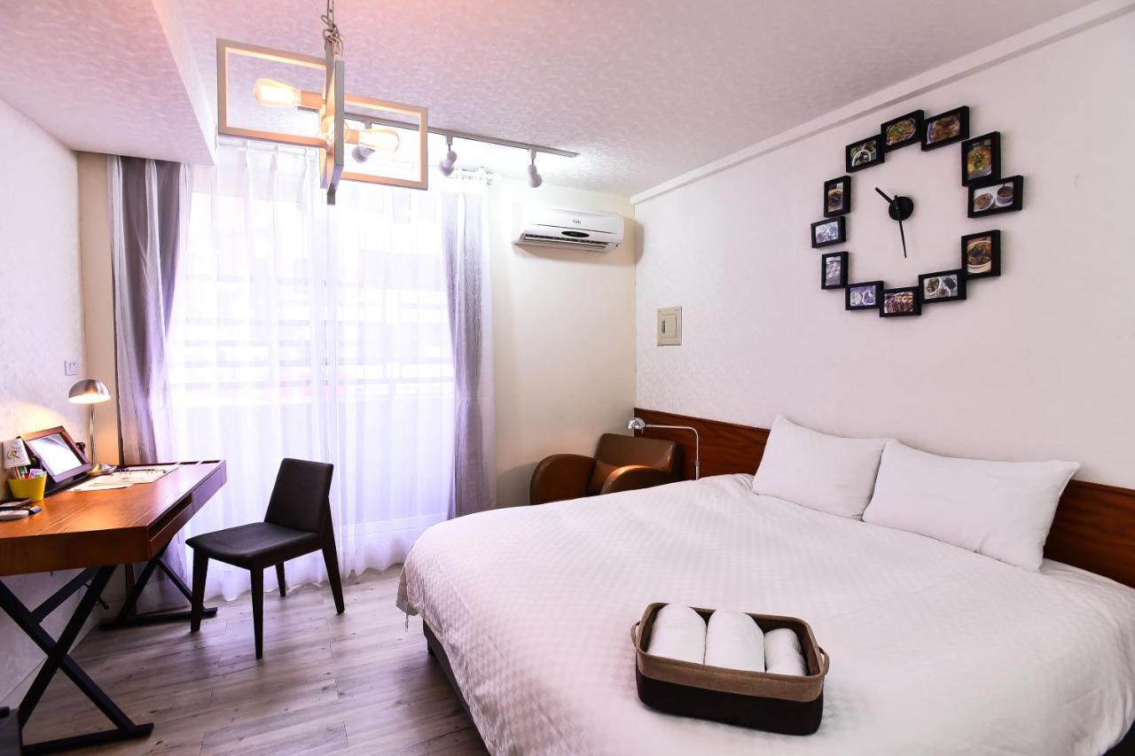 Rainbow Island #近火車站 - B&B Tainan