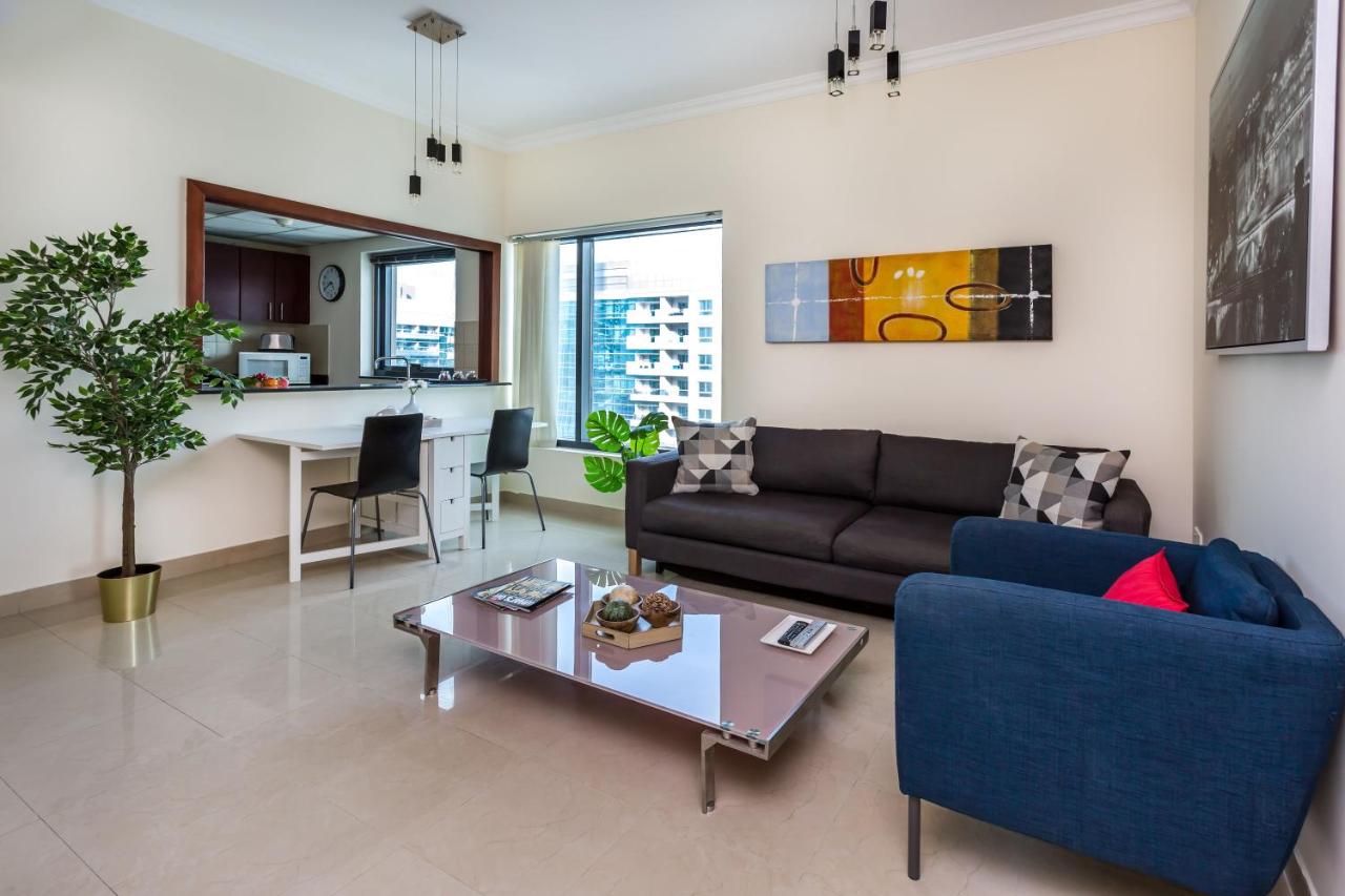 B&B Dubai - HiGuests - Modern Apt in Dubai Marina With Pool and Gym - Bed and Breakfast Dubai