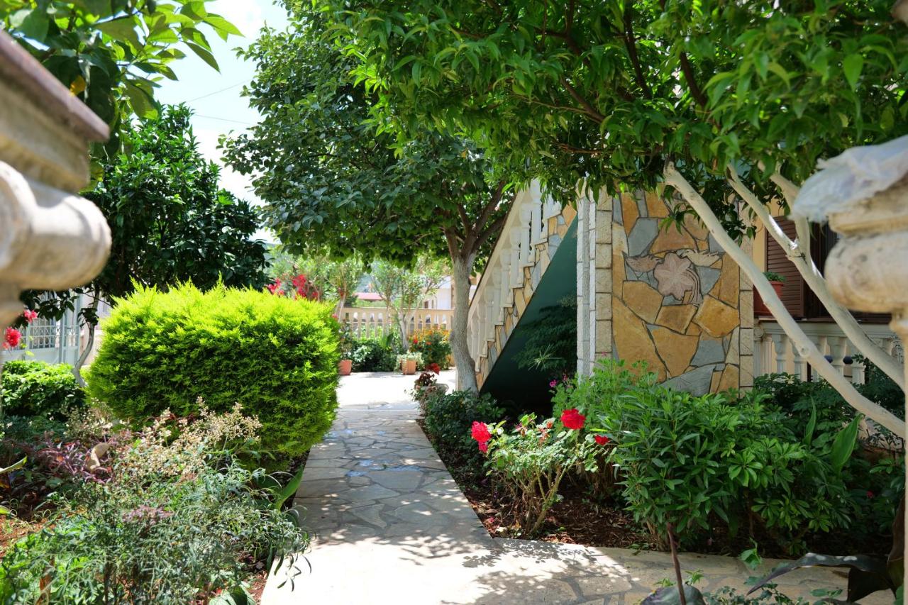 B&B Ksamil - Garden Villa Dhesara - Bed and Breakfast Ksamil
