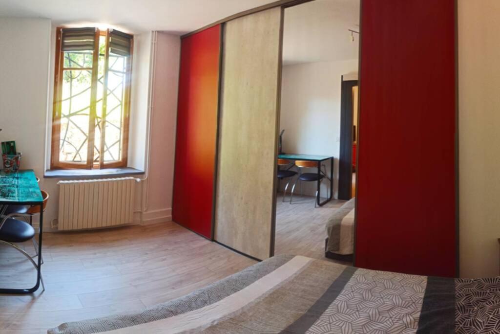 * Appartement rez de chaussée Frontière Suisse * - B&B