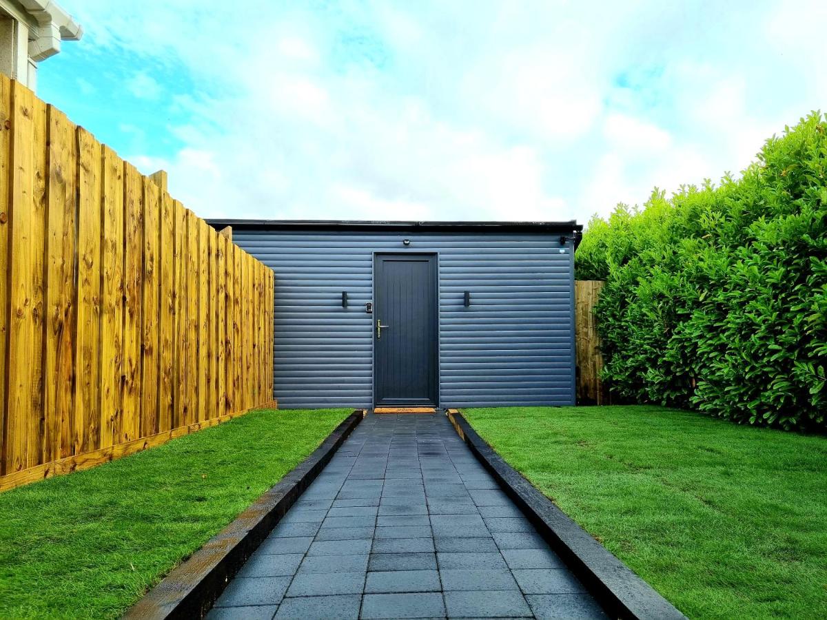 Yaseva Lodge, Stylish Country Retreat for 2, Hot Tub, Exceptional Views! - B&B