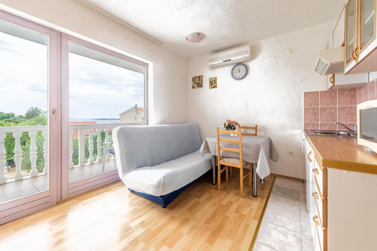 Apartment mit Balkon