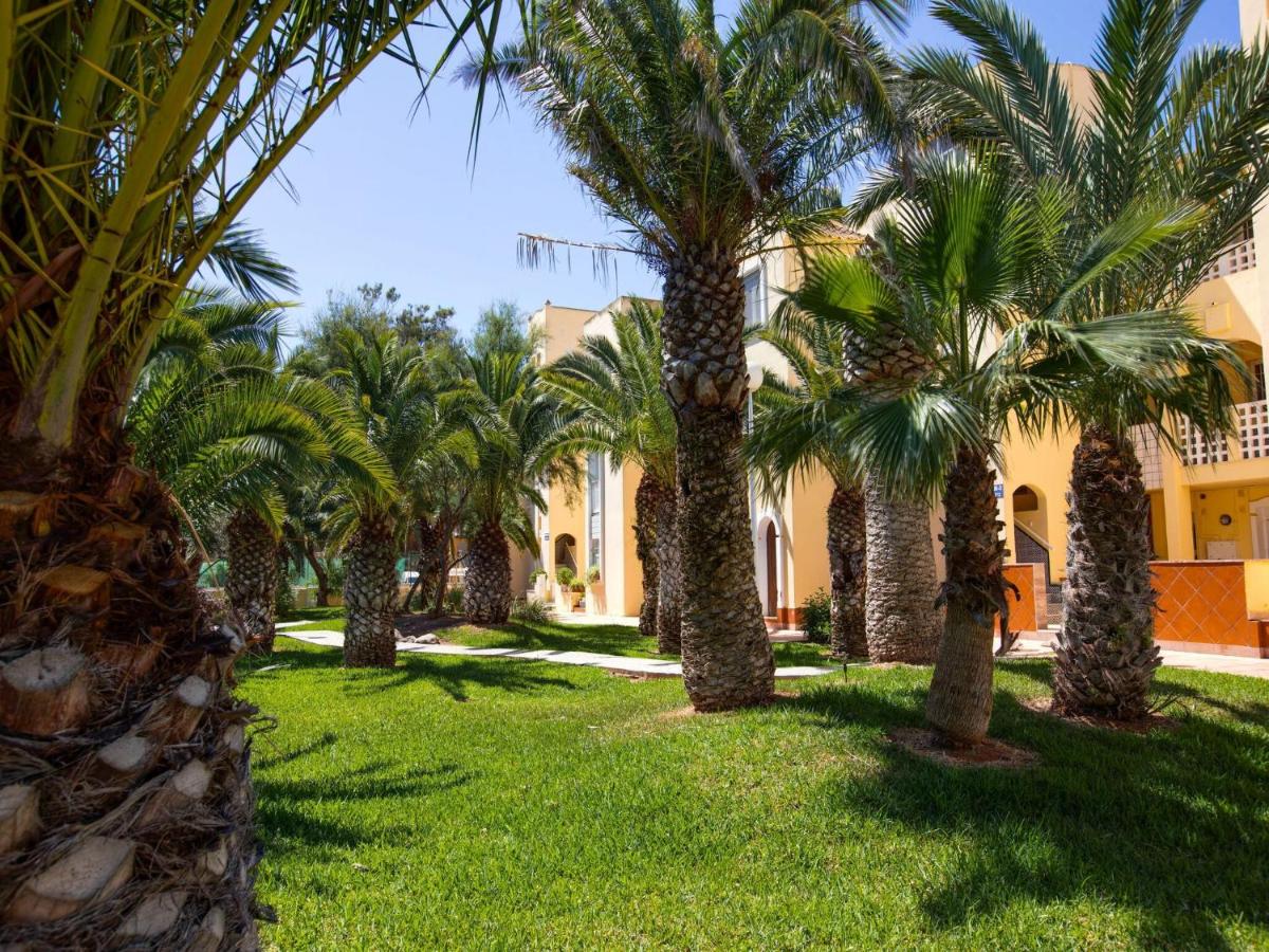 B&B Las Salinas - Lively Apartment in Andaluc a with Large Pool - Bed and Breakfast Las Salinas