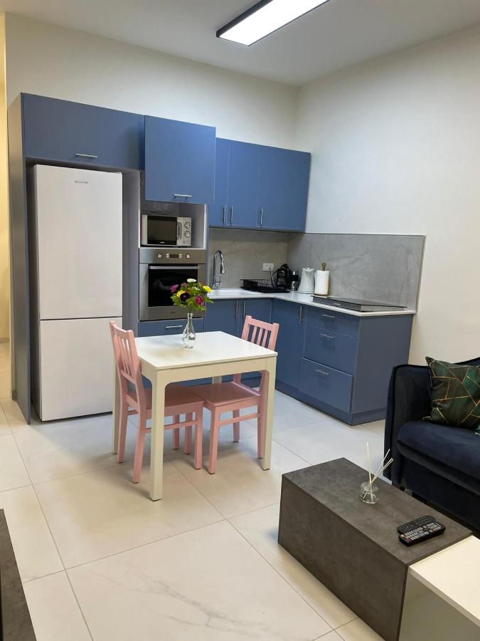 B&B Haifa - PORT CITY HAIFA - Luxury Apartments 50 mtrs From The Beach - Bed and Breakfast Haifa