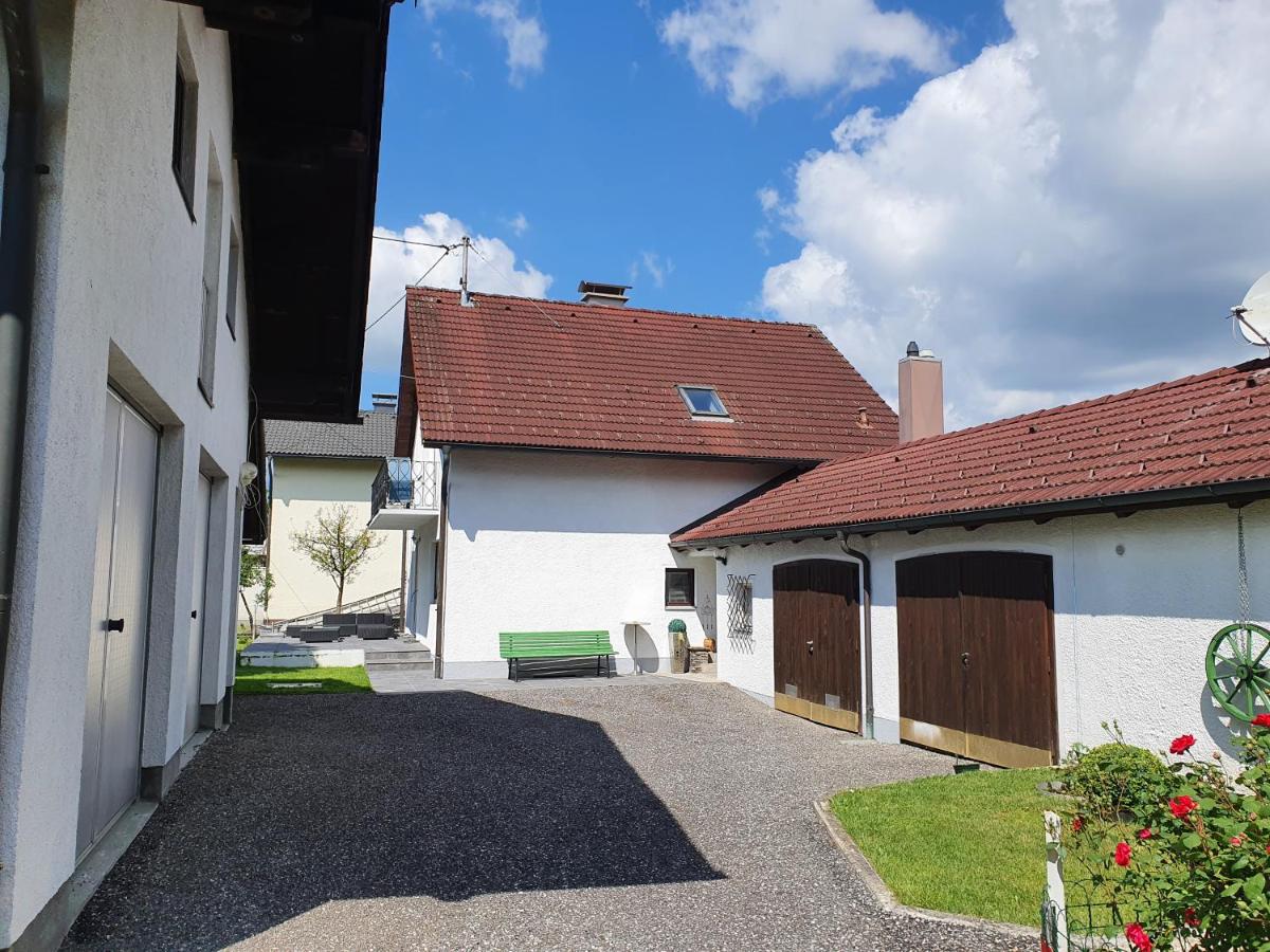 Bogi's Ferienhaus - Pension - Bed and Breakfast Laakirchen