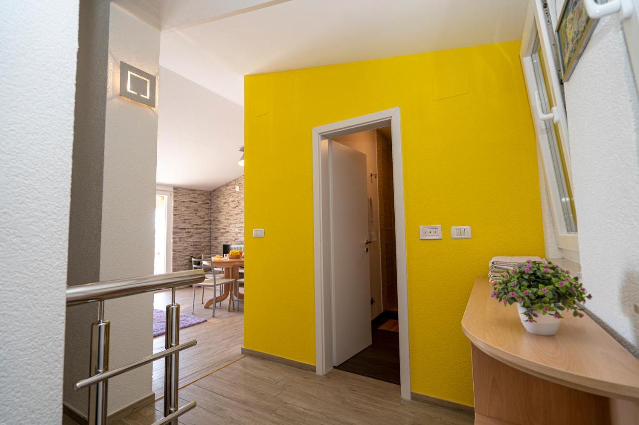 Seaview & Balcony Apartment PETRA - Ferienwohnung Jadrija