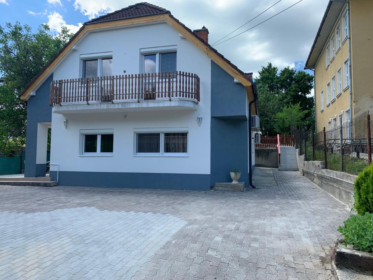 Borsi Apartman - B&B Balatonalmádi