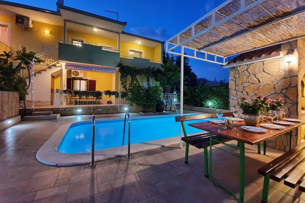 B&B Salona - Beautiful villa - private heated pool, parking, BBQ near Split - Bed and Breakfast Salona